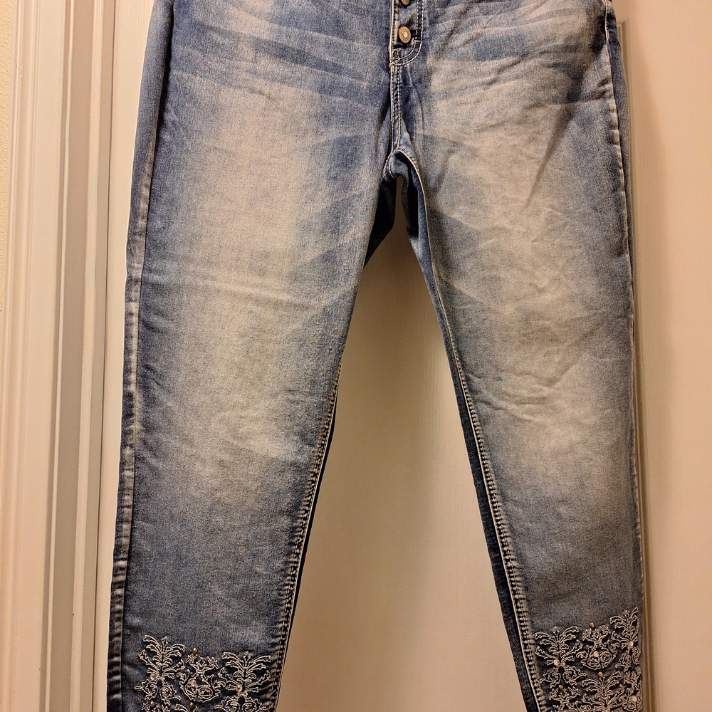 Hydraulic Blue Skinny Jeans with Distressed Detailing